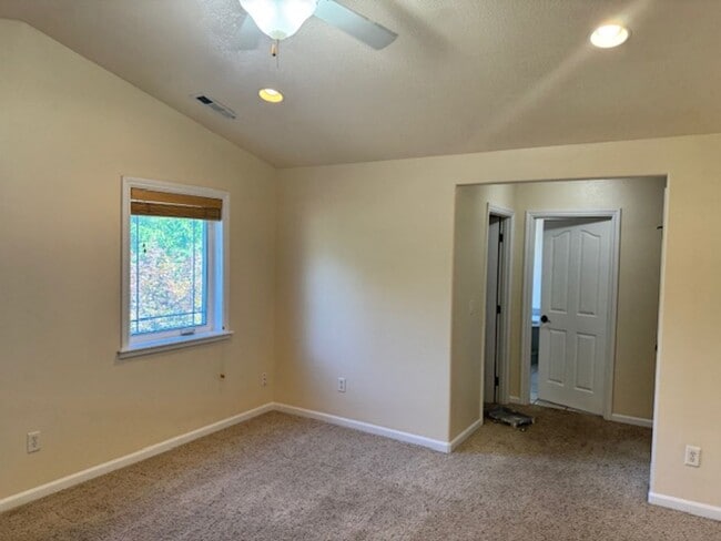 Building Photo - NEW TO MARKET/ LARGE 2 STORY HOME ON PRIVA...