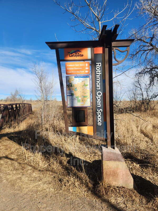 Building Photo - 454 N Finch Ave