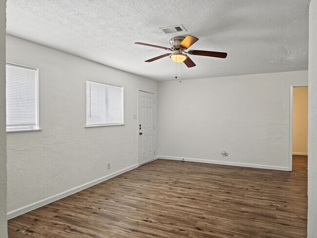 Building Photo - 206 Prune St