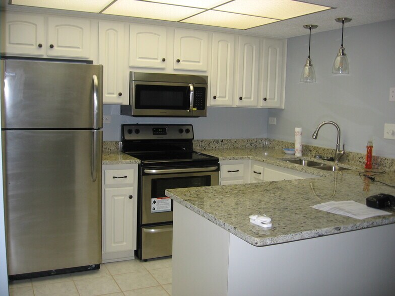 Kitchen - 500 Treasure Island Causeway