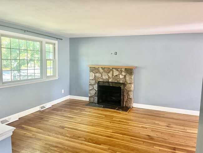 Building Photo - 385 Hartford Ave