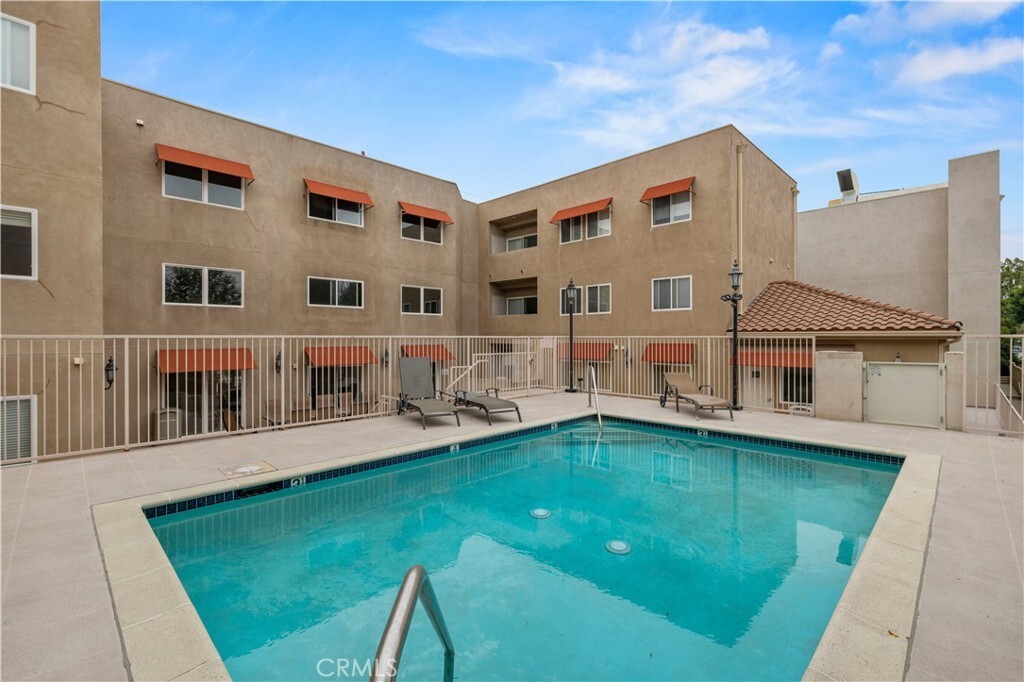 Building Photo - 9610 Zelzah Ave