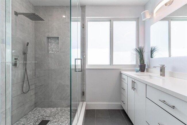 Building Photo - 925 Briar Ridge Rd