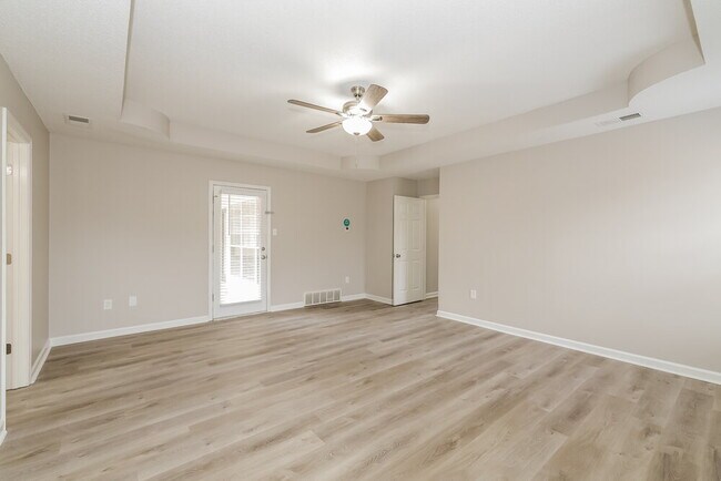 Building Photo - 6150 Woodstock View Dr