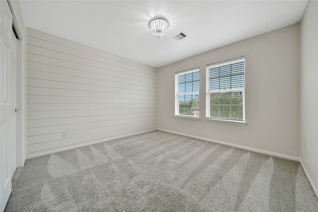 Building Photo - 3319 Fairmont Hills Ln