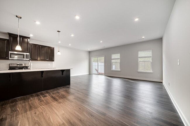 Building Photo - 645 Exmoor Dr