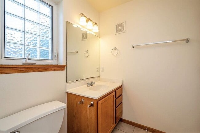 Building Photo - $2,695 |ROOMATE WANTED| 4 Bedroom, 2 Bathroom 2nd Floor Condo | Available for a January 5th, 2026...