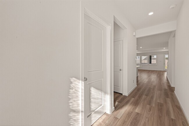 Building Photo - 21926 Sam Raburn Dr