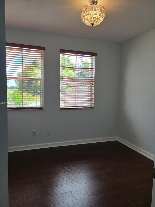 Building Photo - 4252 SW 156th Ave