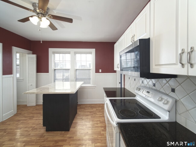 Building Photo - 1440 Wood Ave