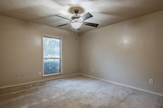 Building Photo - 5139 Sprey Dr