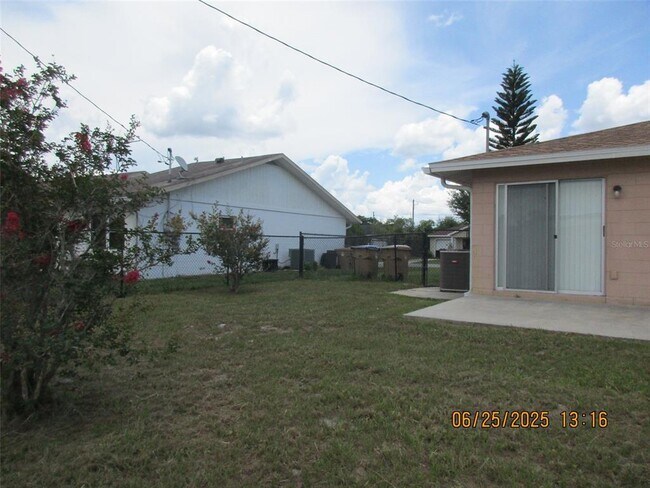 Building Photo - 154 Tulip Way