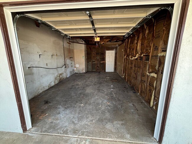 Building Photo - Fully Renovated 3BD/1.5BA House | Eucalyptus Ave, Moreno Valley