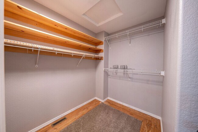 Building Photo - Stunning 4-bedroom, 3-bathroom home near Ft Carson!