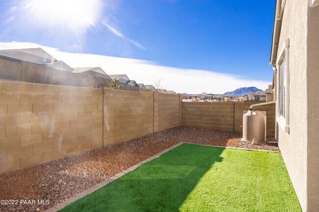 Building Photo - 1385 Warbler Wy