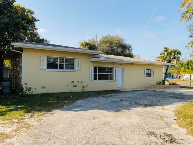 Primary Photo - 3 Bedroom - Sunrise Blvd