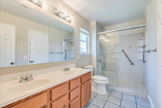Building Photo - 913 Jasmine Trail