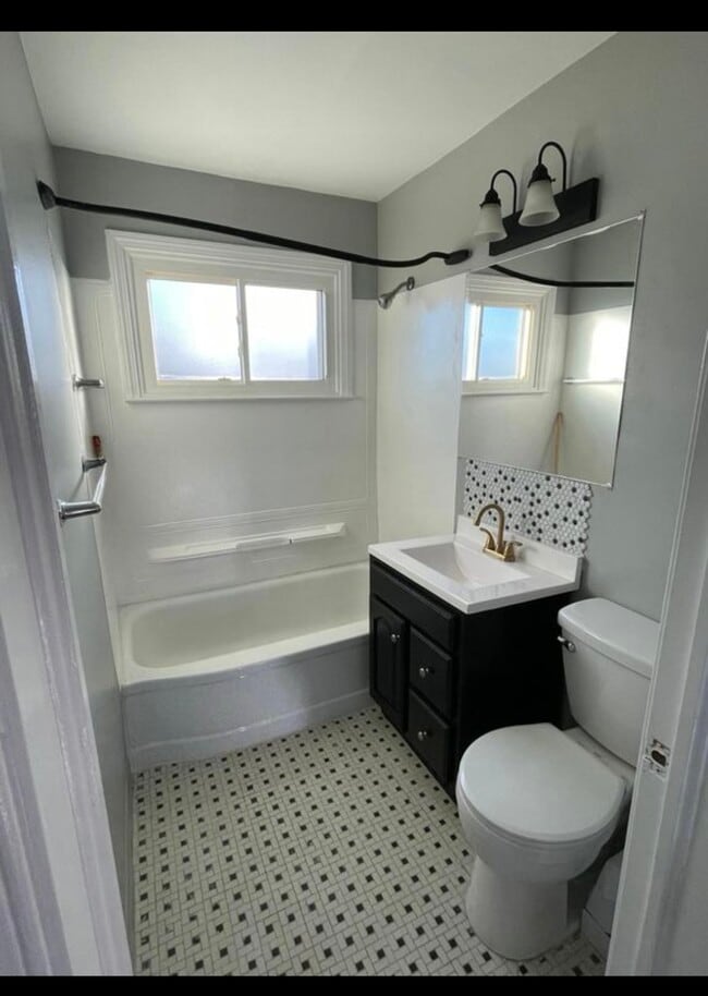 Bathroom - 2716 Duluth St