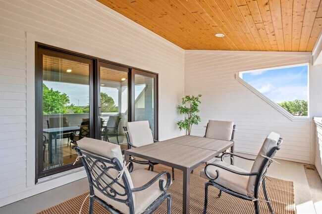 Building Photo - 1006 Winsted Ln