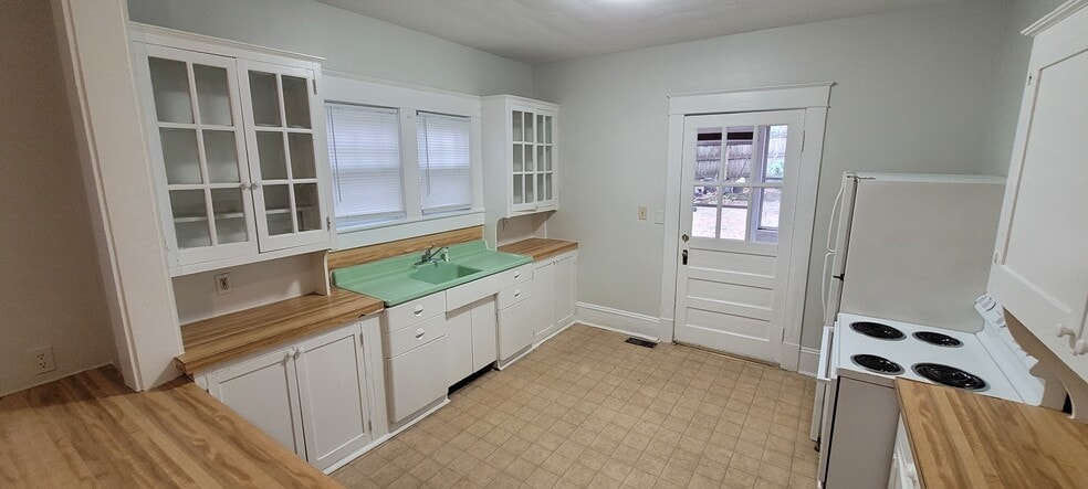 Building Photo - 104 S Josephine Boyd St