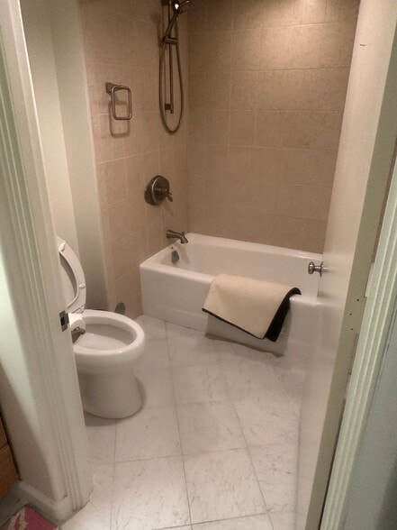 Building Photo - 66 Queen St