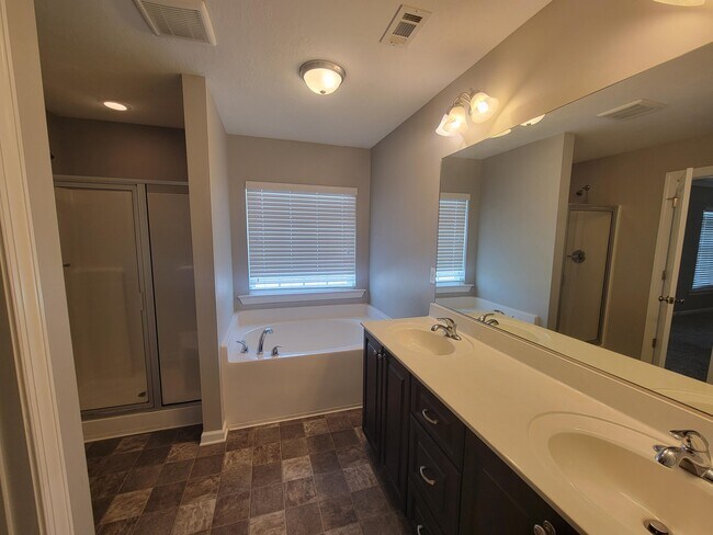 Building Photo - 1733 Ethan Way