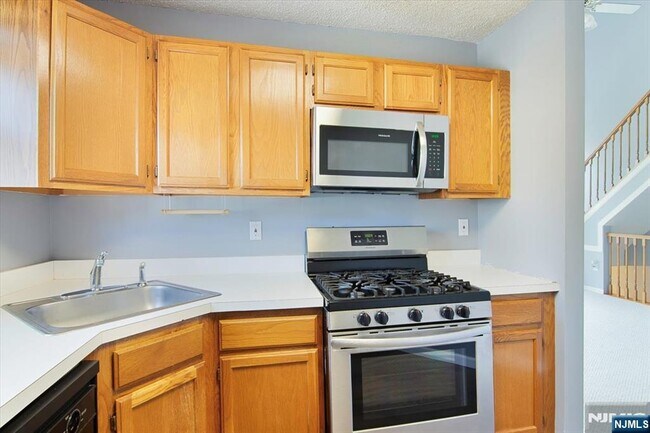 Building Photo - 1125 Hyde Park Ct