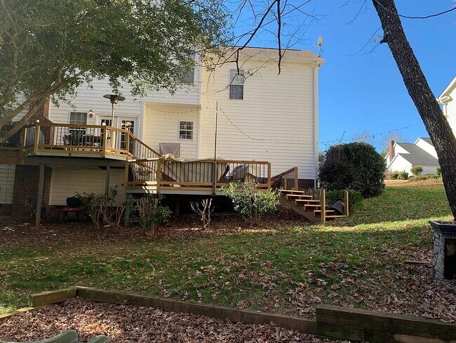 Building Photo - 207 Twinleaf Way