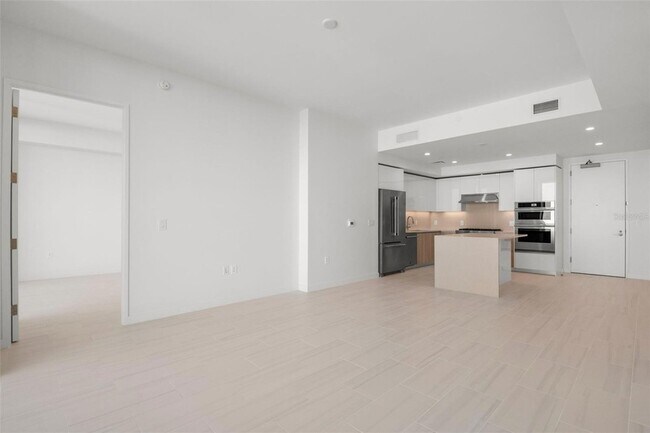 Building Photo - 400 Central Ave