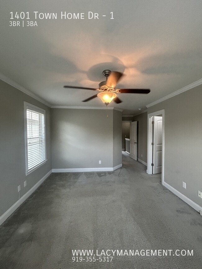 Building Photo - 1401 Town Home Dr