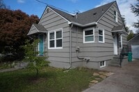 Building Photo - SE Portland 3-bedroom remodeled Bungalow