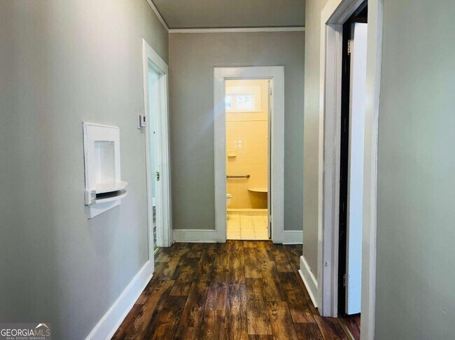 Building Photo - 507 Sylvan Dr