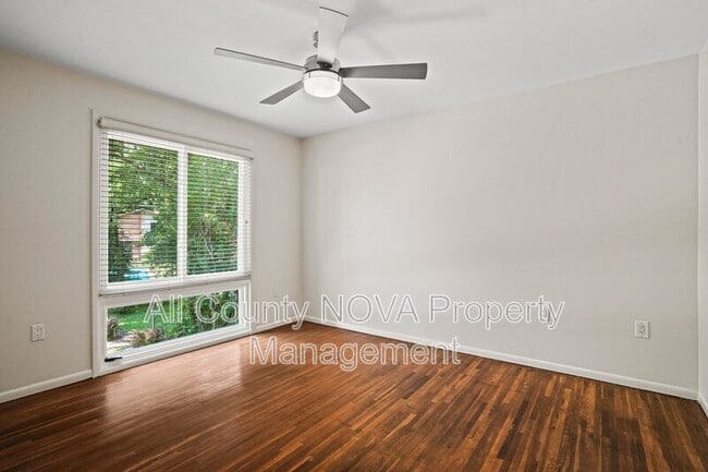 Building Photo - 6428 Earlham Dr