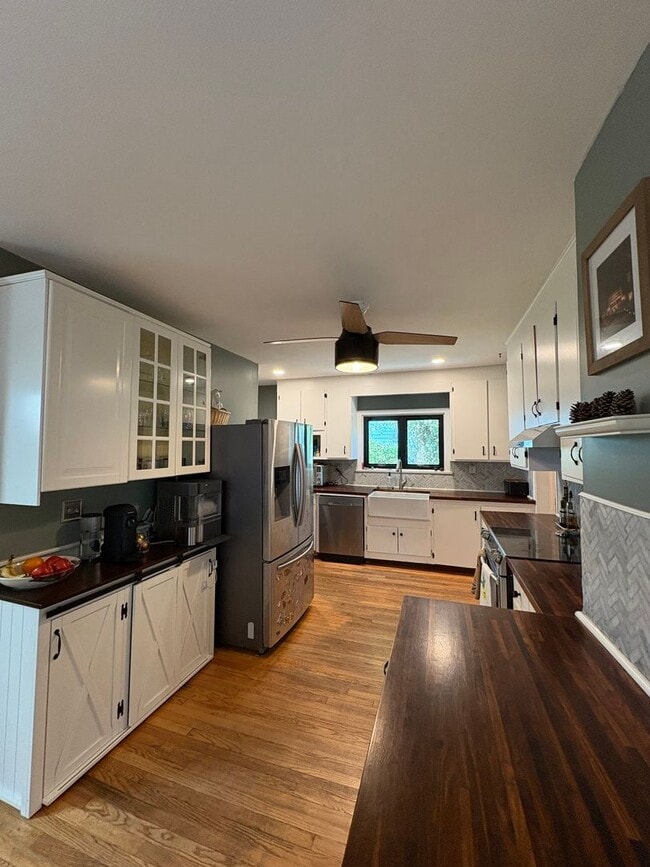 Building Photo - Cozy 3-Bedroom 1.5 -Bathroom Home with Fen...