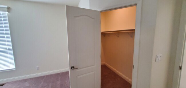 Building Photo - 10712 Valle Vista Rd