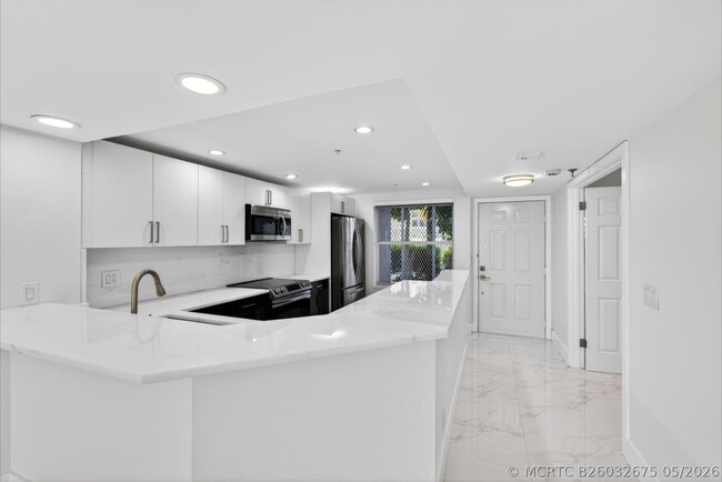 Building Photo - 3901 S Flagler Dr