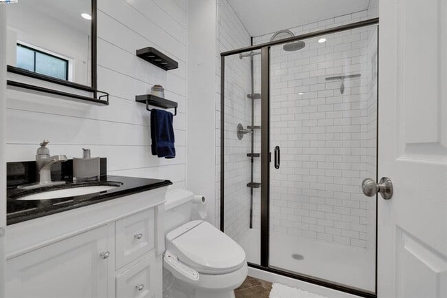 Building Photo - Live in a Modern Luxury 3BR/2BA Home with ...