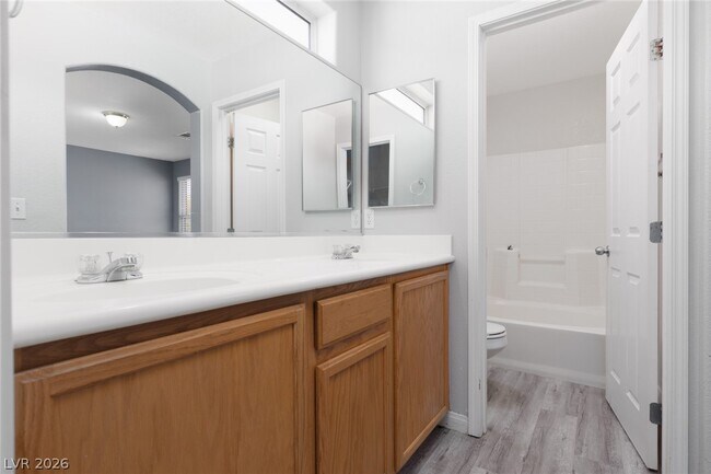 Building Photo - 3829 Bayamon St