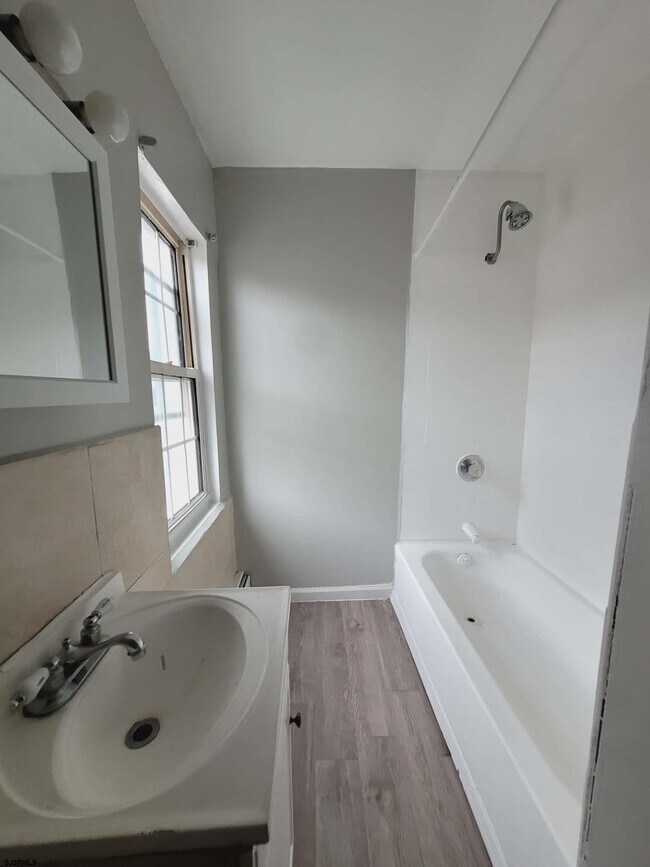 Building Photo - 1108 Baltic Ave