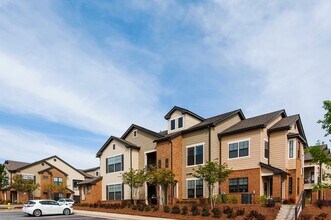 Building Photo - Tapestry at Hollingsworth Park