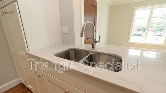 Building Photo - 2018 Smallwood Dr