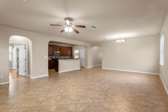 Building Photo - 2041 Livonia Dr