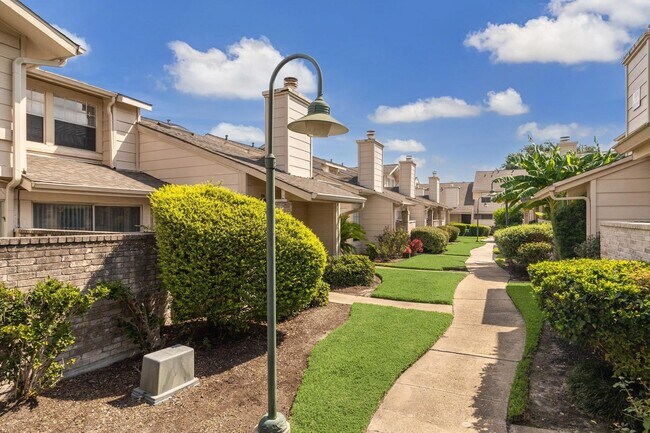 Building Photo - 13020 Leader St