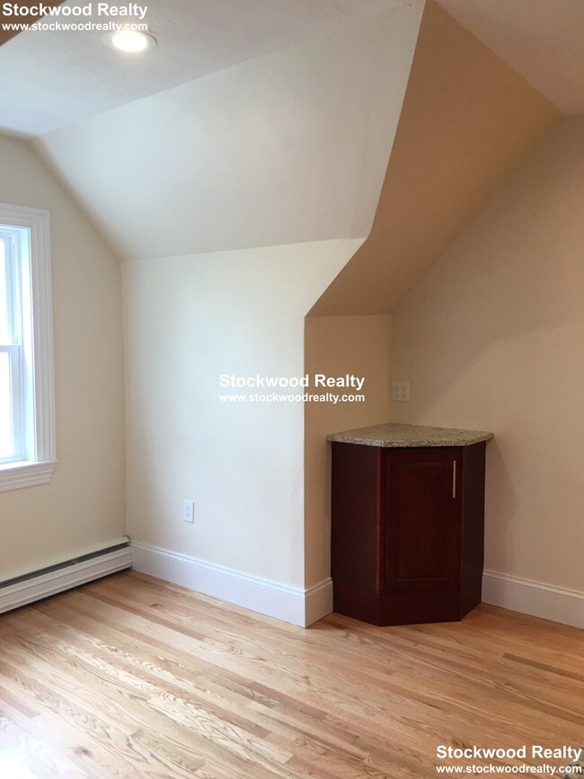 Building Photo - 90 Lyndhurst St