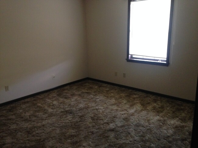 Building Photo - 4515 W Millbrook Dr