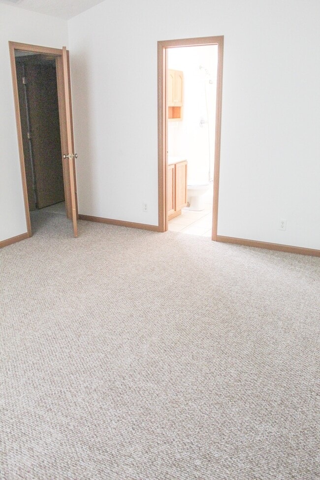 Building Photo - 2 bedroom and 2 bathroom property located in West Lafayette!