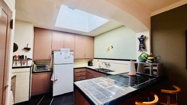 Building Photo - Whimsical 2BR/1BA, Outer Parkside Gem and Dog Friendly! FURNISHED Flexible Lease Term