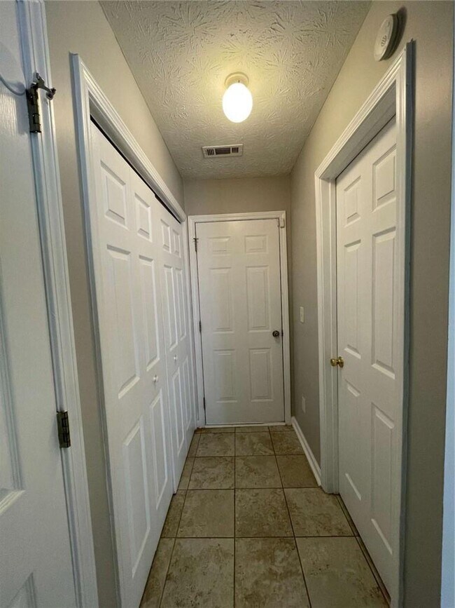 Building Photo - 2346 Delfern Dr NW