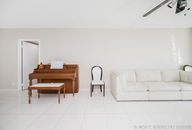 Building Photo - 20335 W Country Club Dr