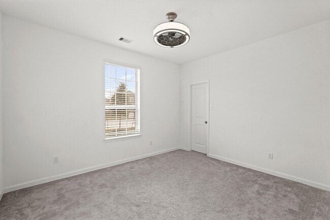 Building Photo - 4915 Sierra Ridge Dr